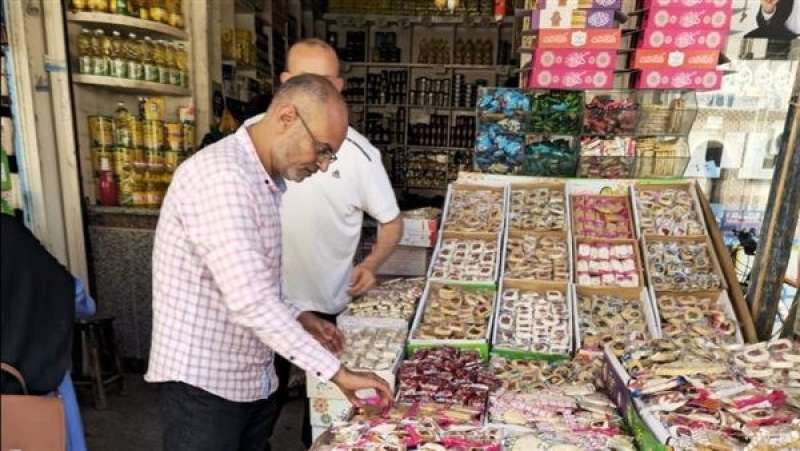 ضبط طن ونصف دقيق بلدي مدعم قبل بيعه بالسوق السوداء في الإسماعيلية